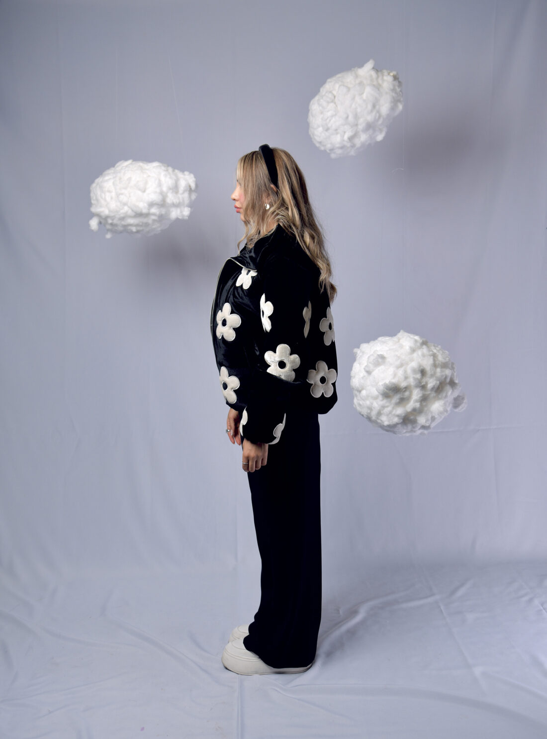 PUFFER JACKET "NO RAIN NO FLOWERS" FONDO NEGRO + FLORES BEIGE" - Image 2