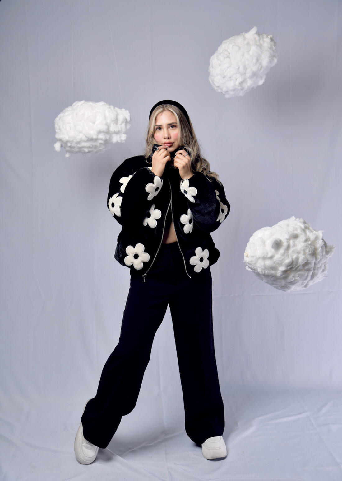 PUFFER JACKET "NO RAIN NO FLOWERS" FONDO NEGRO + FLORES BEIGE"