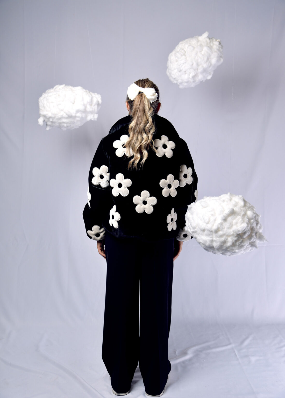 PUFFER JACKET "NO RAIN NO FLOWERS" FONDO NEGRO + FLORES BEIGE" - Image 3