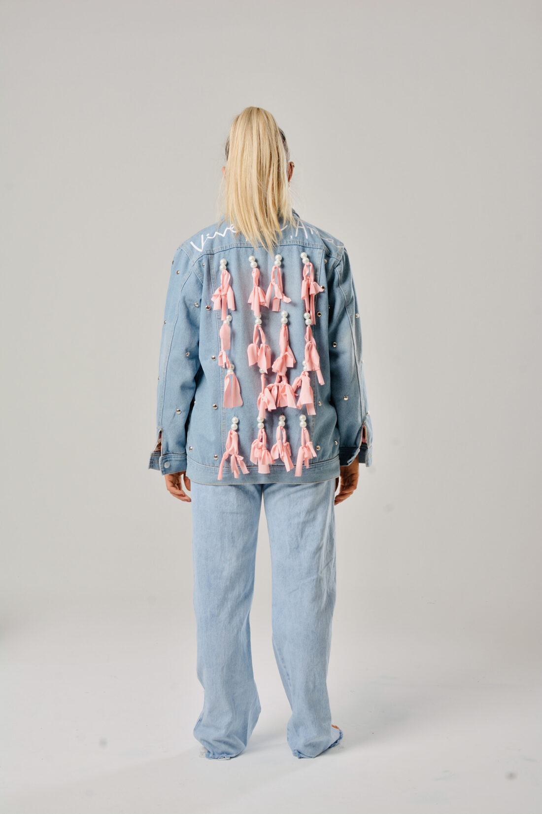 BLUE DENIM JACKET "VIVE, RÍE, AMA"